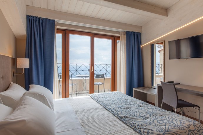 Imagen de la habitación del Hotel La Grotta, San Marino. Foto 5
