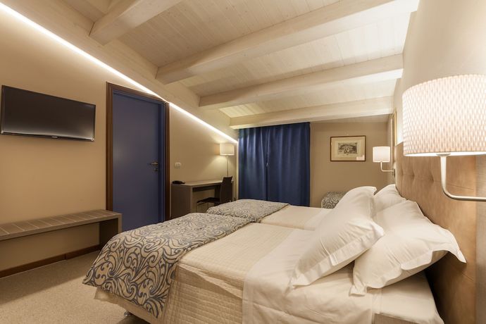 Imagen de la habitación del Hotel La Grotta, San Marino. Foto 7