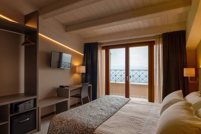 Imagen de la habitación del Hotel La Grotta, San Marino. Foto 12
