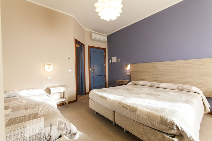 Imagen de la habitación del Hotel La Grotta, San Marino. Foto 17