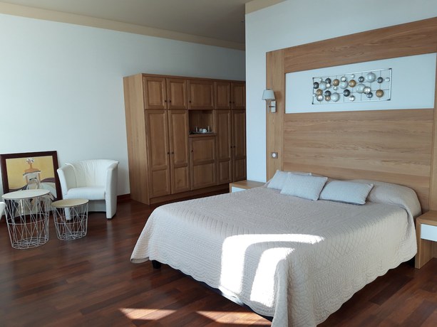 Imagen de la habitación del Hotel La Guimbarde. Foto 2