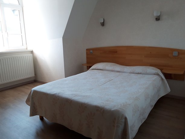 Imagen de la habitación del Hotel La Guimbarde. Foto 4