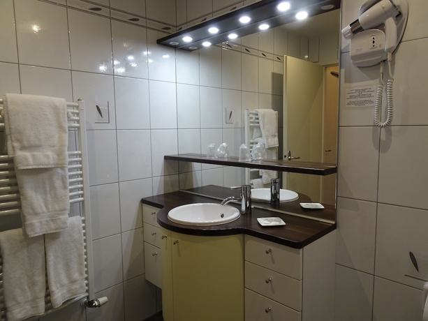 Imagen de la habitación del Hotel La Guimbarde. Foto 6