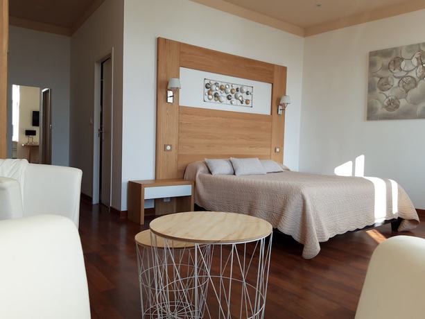 Imagen de la habitación del Hotel La Guimbarde. Foto 15