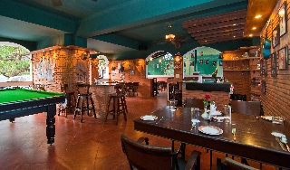 Imagen del bar/restaurante del Hotel La Gulls Court Goa. Foto 16