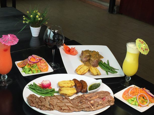 Imagen del bar/restaurante del Hotel La Hacienda. Foto 6