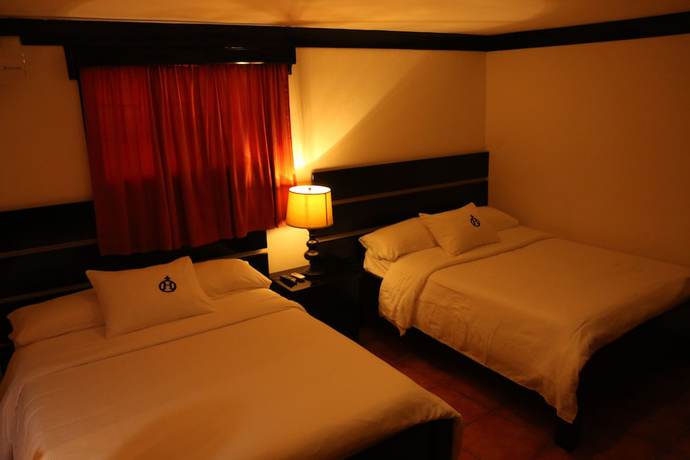 Imagen de la habitación del Hotel La Hacienda. Foto 15