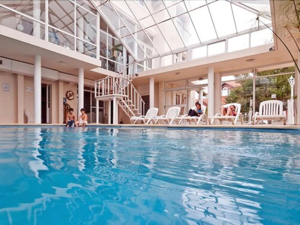 Imagen de la piscina del Hotel La Hoster&iacute;a Caril&oacute; Spa. Foto 20