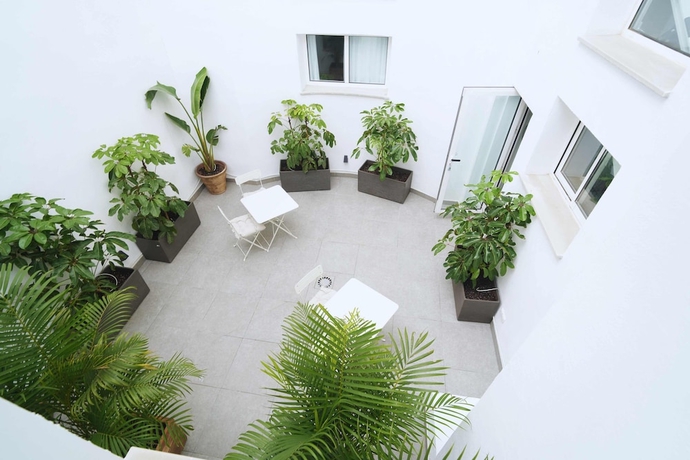 Imagen de los exteriores del Hotel La Inmaculada Alojamientos. Foto 14