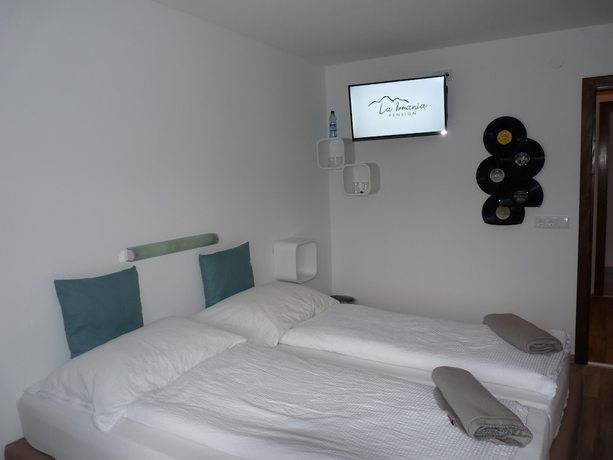 Imagen de la habitación del Hotel La Irmania Pension. Foto 2