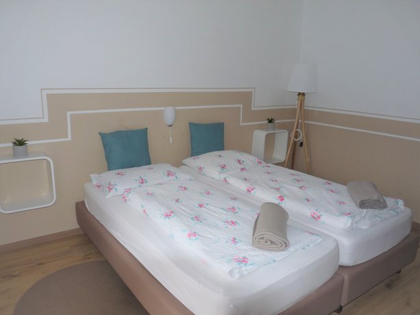 Imagen de la habitación del Hotel La Irmania Pension. Foto 7