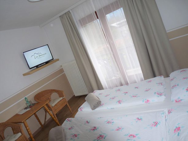 Imagen de la habitación del Hotel La Irmania Pension. Foto 10