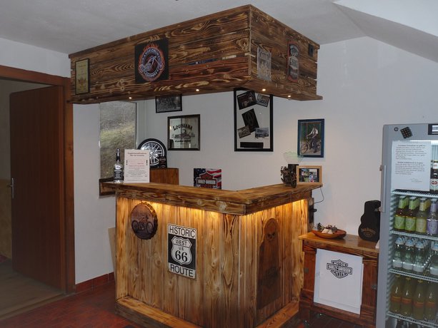 Imagen de los interiores del Hotel La Irmania Pension. Foto 19