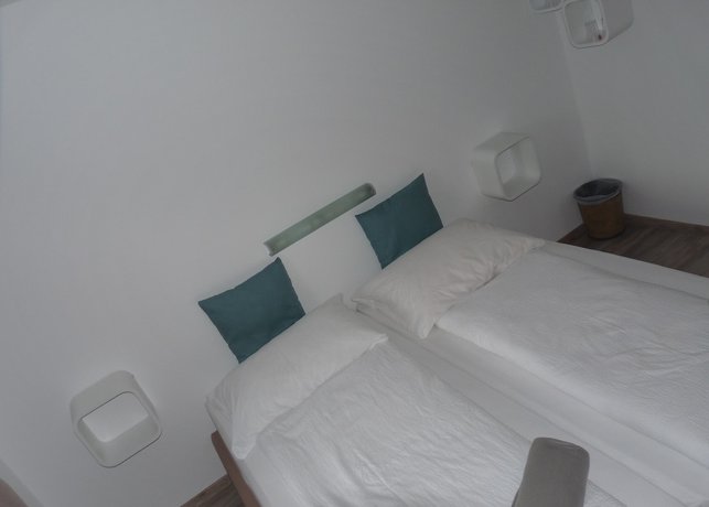 Imagen de la habitación del Hotel La Irmania Pension. Foto 13