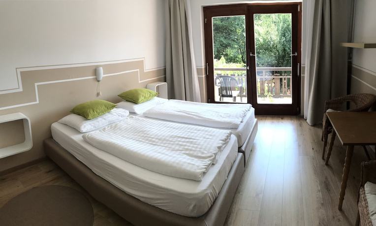 Imagen de la habitación del Hotel La Irmania Pension. Foto 14