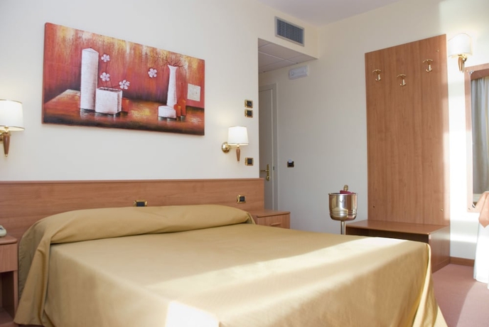 Imagen de la habitación del Hotel La Isla Resort, Pontecagnano Faiano. Foto 7