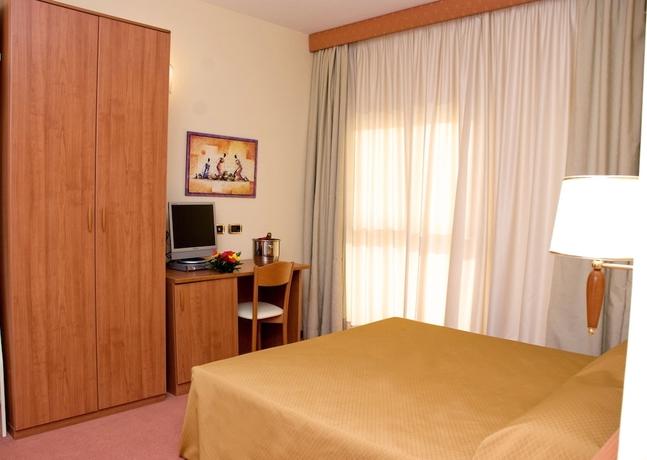 Imagen de la habitación del Hotel La Isla Resort, Pontecagnano Faiano. Foto 8