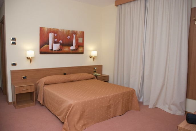 Imagen de la habitación del Hotel La Isla Resort, Pontecagnano Faiano. Foto 9