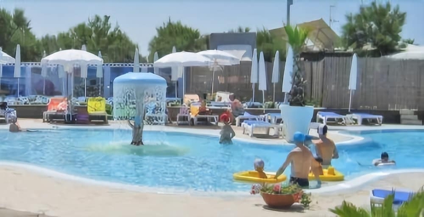 Imagen de la piscina del Hotel La Isla Resort, Pontecagnano Faiano. Foto 17