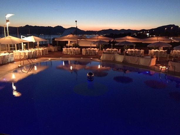 Imagen de la piscina del Hotel La Isla Resort, Pontecagnano Faiano. Foto 18