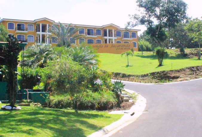 Imagen de los exteriores del Hotel La Jacaranda Luxury Condos. Foto 12