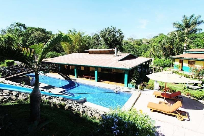 Imagen de la piscina del Hotel La Jacaranda Luxury Condos. Foto 19