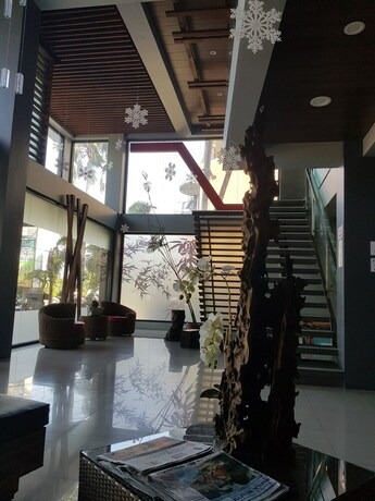 Imagen general del Hotel La Jenns Hotel And Resto Grill. Foto 1