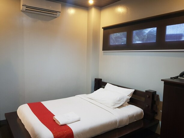 Imagen de la habitación del Hotel La Jenns Hotel And Resto Grill. Foto 2