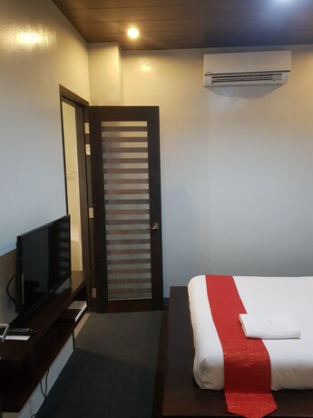 Imagen de la habitación del Hotel La Jenns Hotel And Resto Grill. Foto 3