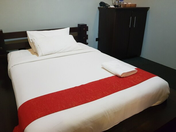 Imagen de la habitación del Hotel La Jenns Hotel And Resto Grill. Foto 5