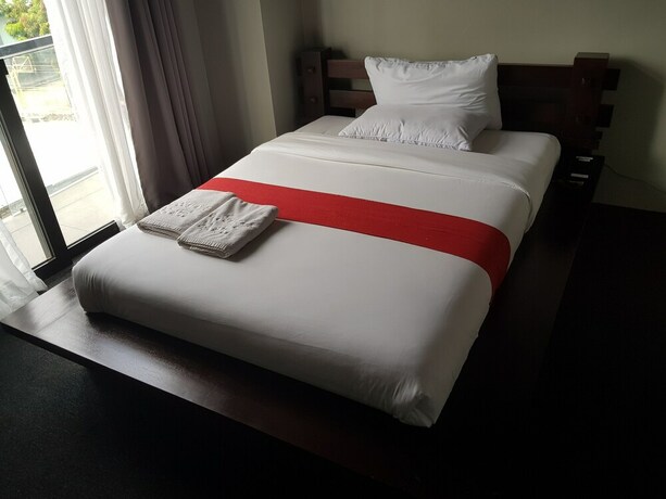 Imagen de la habitación del Hotel La Jenns Hotel And Resto Grill. Foto 9