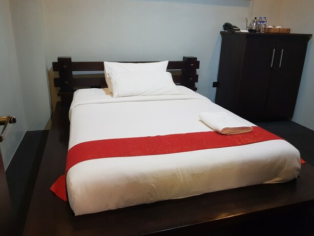 Imagen de la habitación del Hotel La Jenns Hotel And Resto Grill. Foto 10