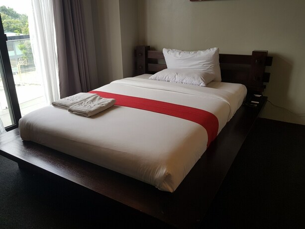 Imagen de la habitación del Hotel La Jenns Hotel And Resto Grill. Foto 12