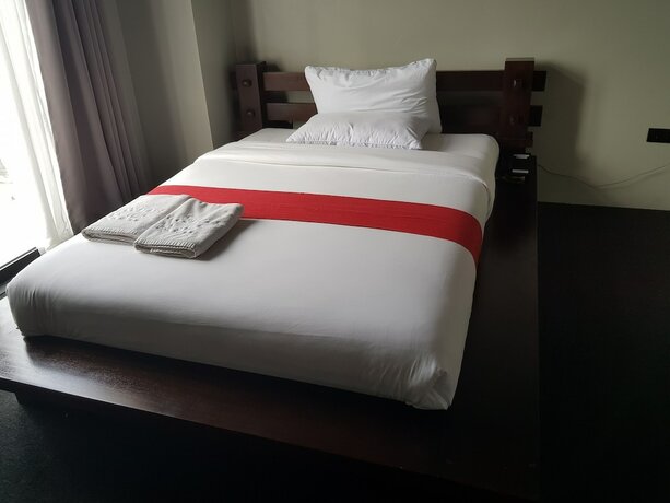 Imagen de la habitación del Hotel La Jenns Hotel And Resto Grill. Foto 13