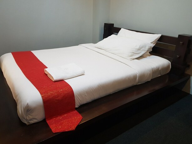 Imagen de la habitación del Hotel La Jenns Hotel And Resto Grill. Foto 14