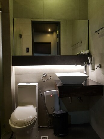 Imagen de la habitación del Hotel La Jenns Hotel And Resto Grill. Foto 15