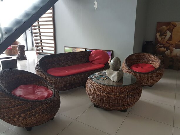 Imagen de los interiores del Hotel La Jenns Hotel And Resto Grill. Foto 20