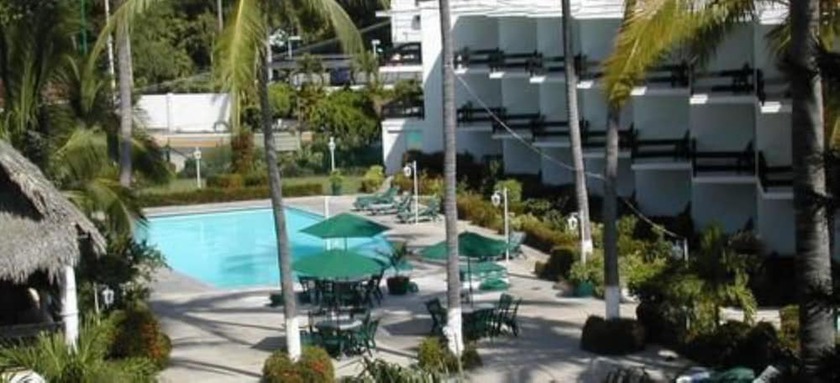 Imagen de la piscina del Hotel La Jolla. Foto 13