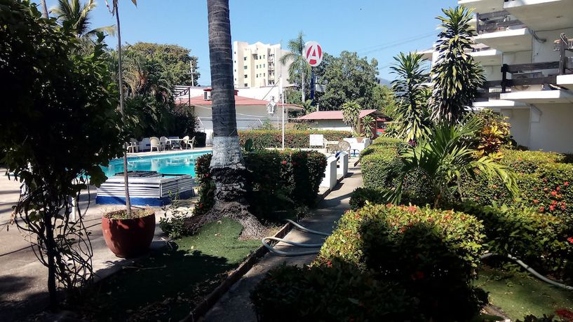 Imagen de los exteriores del Hotel La Jolla. Foto 10