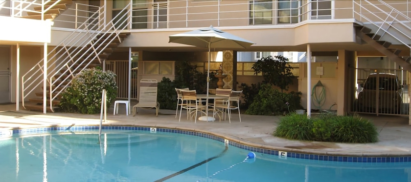 Imagen de la piscina del Hotel La Jolla Riviera Inn. Foto 10