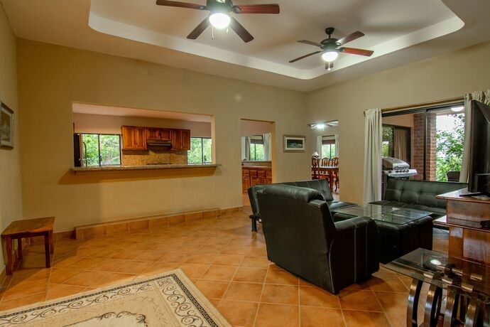 Imagen de la habitación del Hotel La Jolla de Guasacate. Foto 13