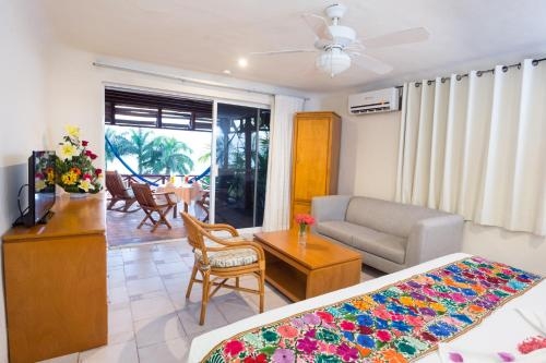 Imagen de la habitación del Hotel La Joya Isla Mujeres. Foto 6