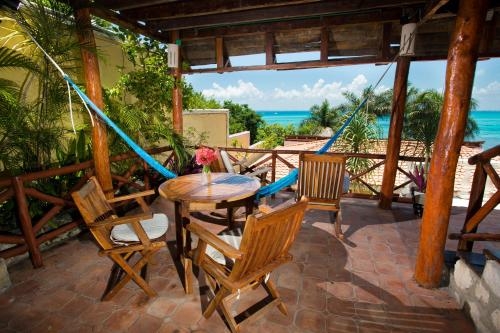 Imagen de la habitación del Hotel La Joya Isla Mujeres. Foto 7