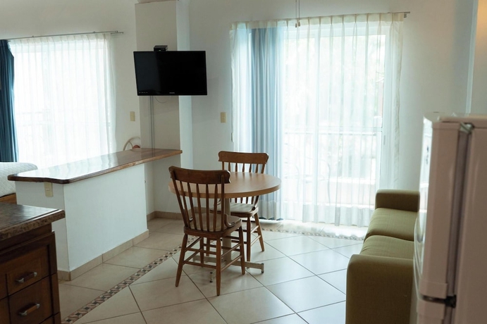 Imagen de la habitación del Hotel La Joya del Lago. Foto 7