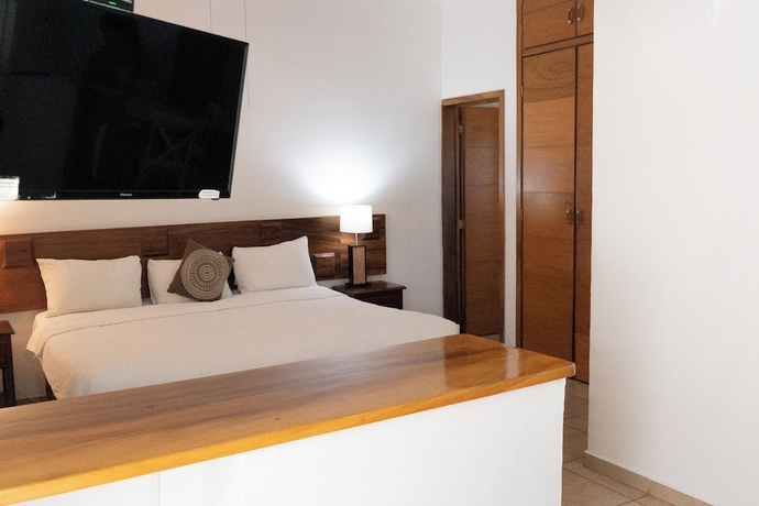 Imagen de la habitación del Hotel La Joya del Lago. Foto 9