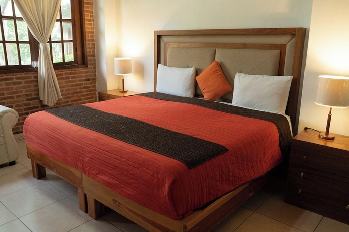 Imagen de la habitación del Hotel La Joya del Lago. Foto 11