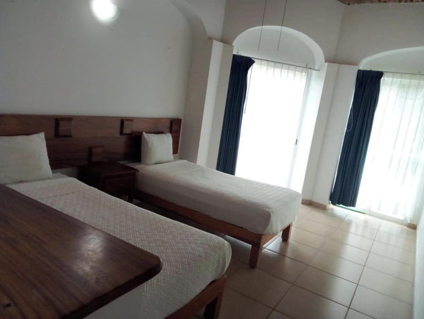 Imagen de la habitación del Hotel La Joya del Lago. Foto 12