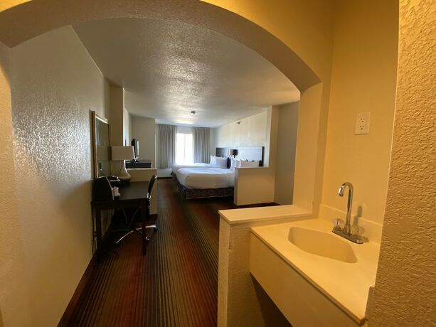 Imagen general del Hotel La Junta Inn. Foto 3