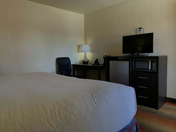 Imagen de la habitación del Hotel La Junta Inn. Foto 11