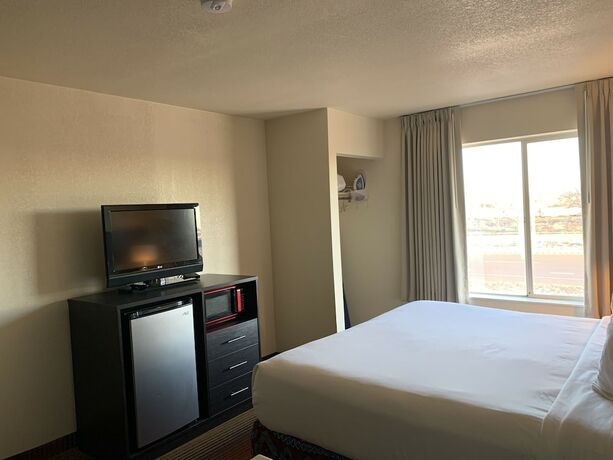 Imagen de la habitación del Hotel La Junta Inn. Foto 15